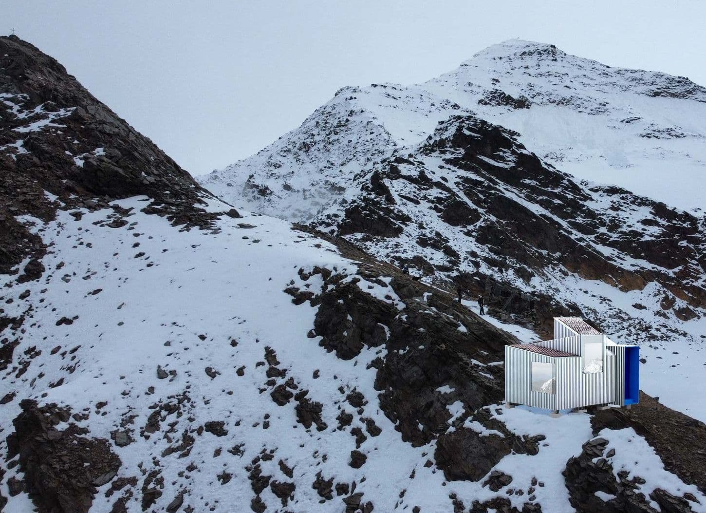 Mountain Guardian: il bivacco isolato sul crinale, con le cime alpine sullo sfondo