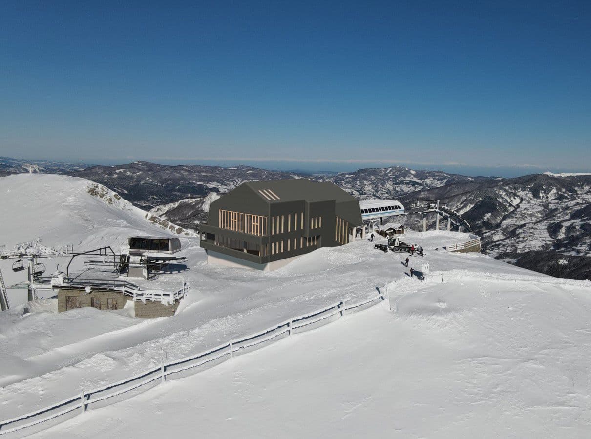 Rifugio Zeno Colò: vista invernale del rifugio sulla vetta del Monte Gomito