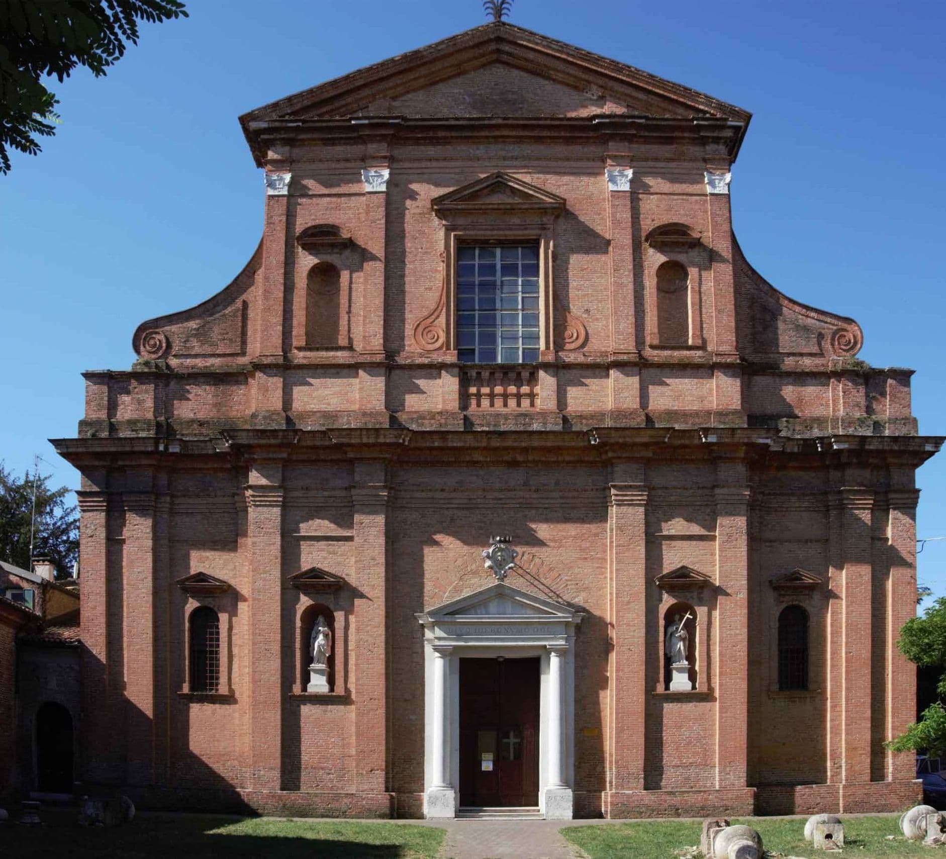 Chiesa di San Girolamo, Ferrara: la facciata settecentesca in mattoni oggetto del progetto di restauro